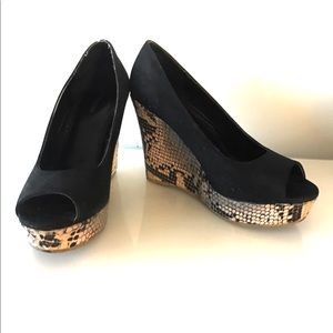 Express Womens Suede Black Printed Wedges 6